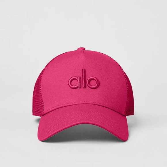 NWT Alo Yoga | District Trucker Hat‎ in Pink Summer Crush